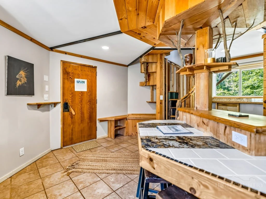 Image number 8 for the current listing