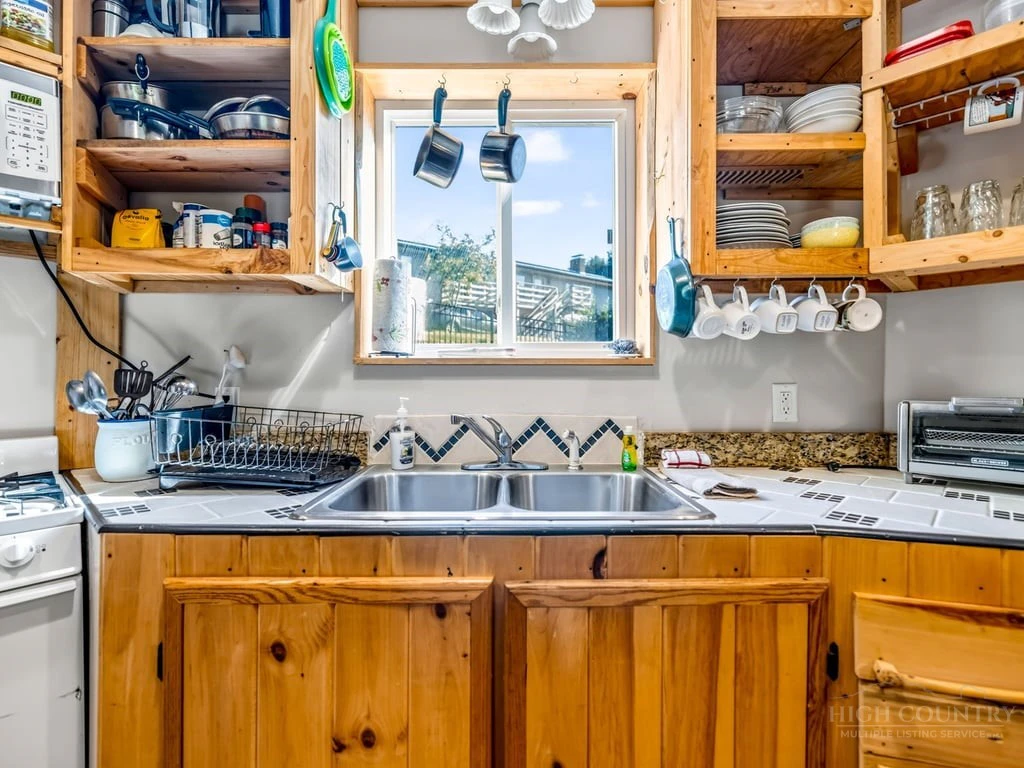 Image number 7 for the current listing