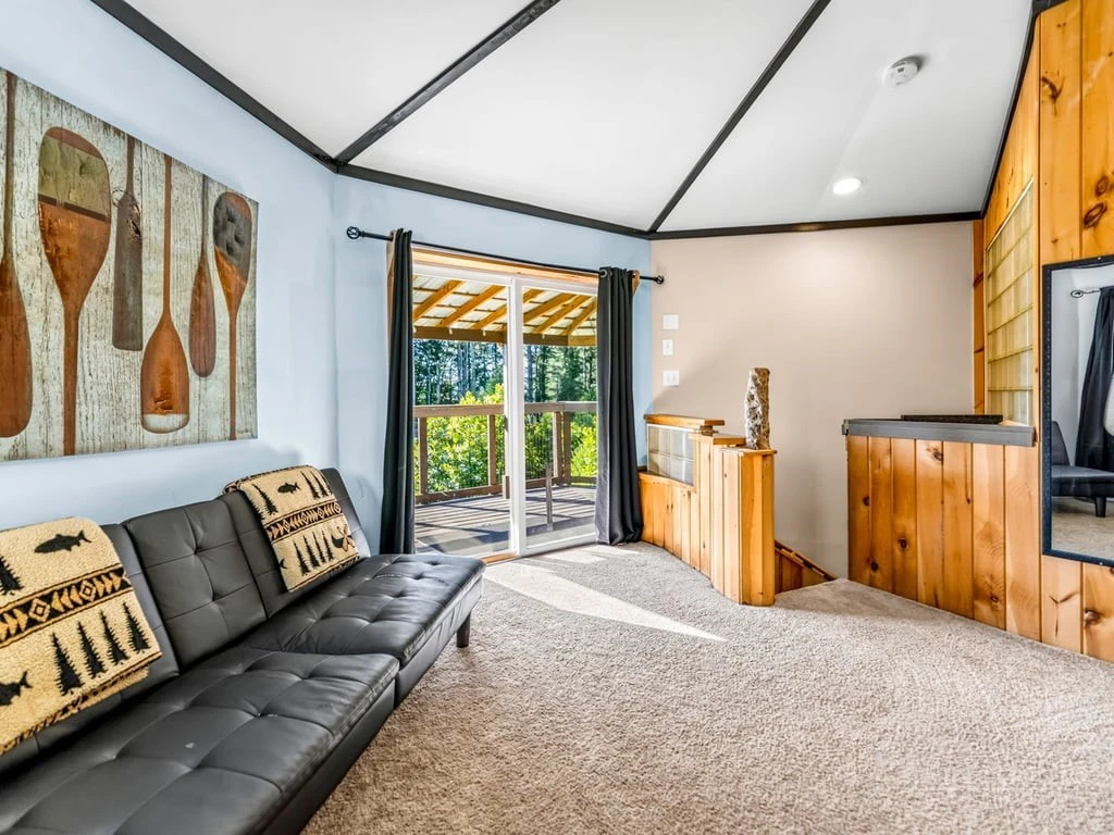 Image number 15 for the current listing