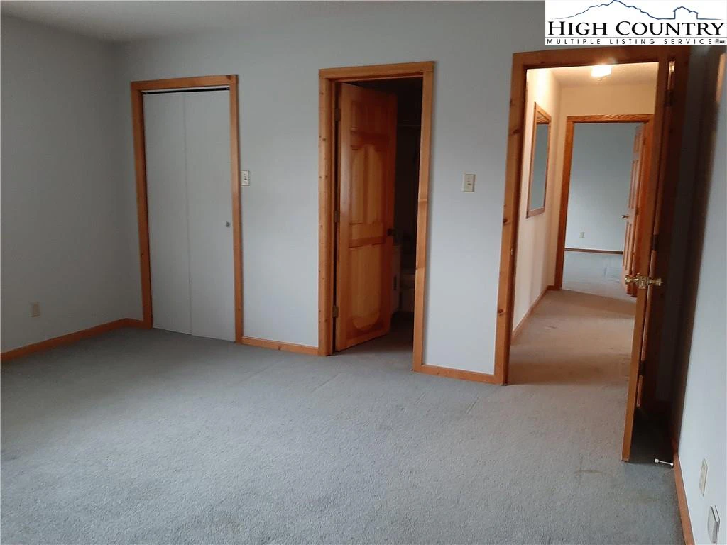 Image number 2 for the current listing