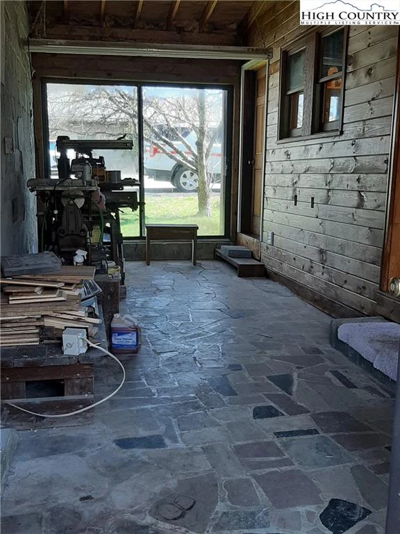 Image number 7 for the current listing