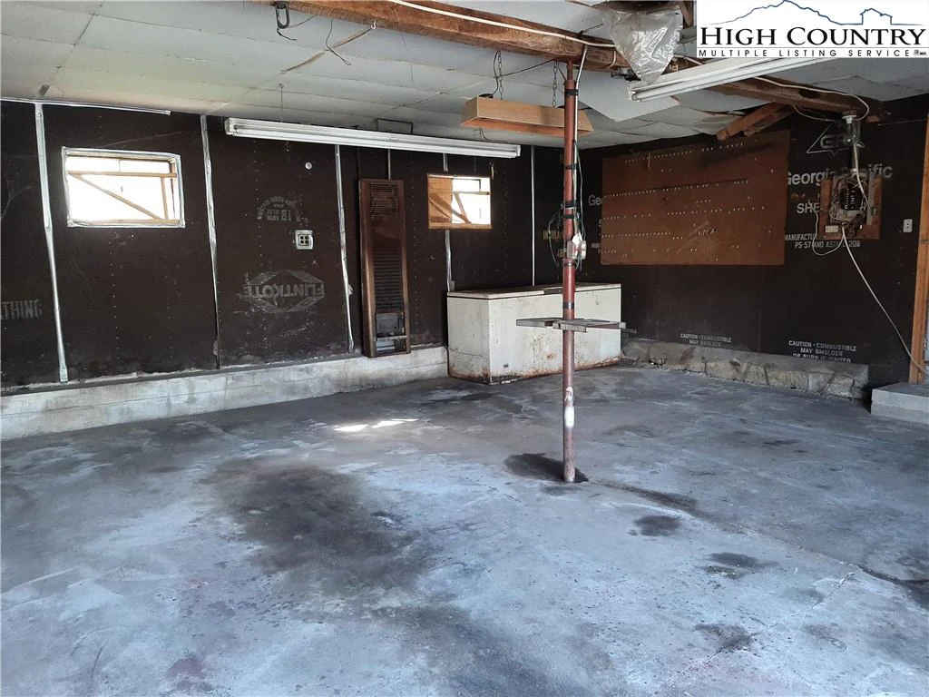 Image number 3 for the current listing