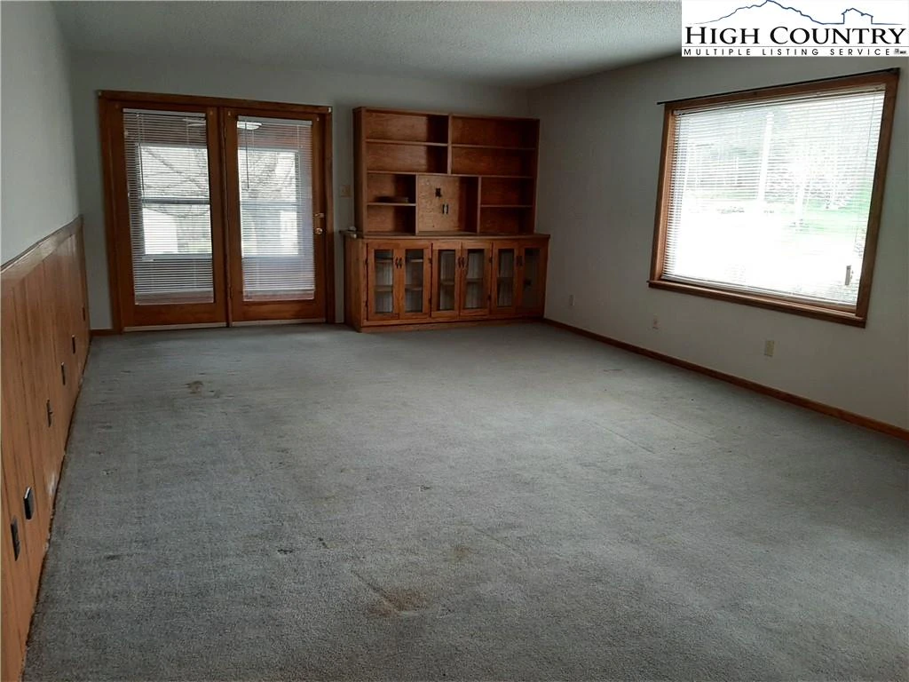 Image number 20 for the current listing