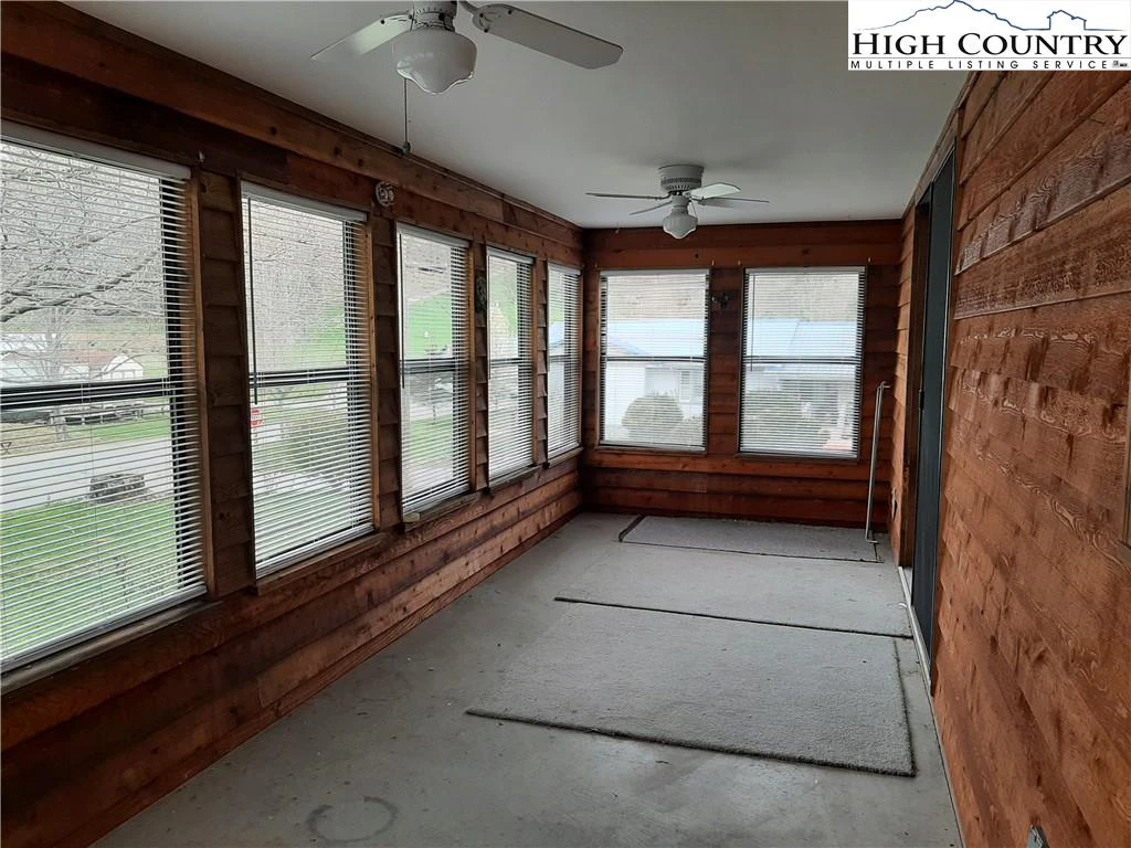 Image number 18 for the current listing