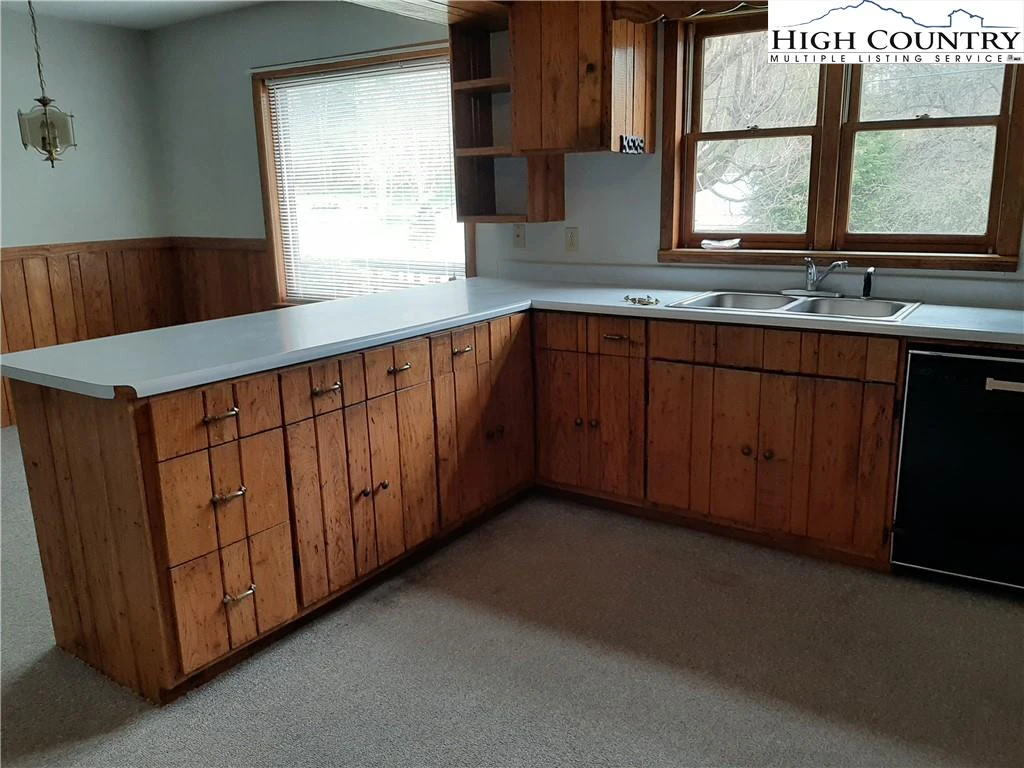 Image number 16 for the current listing