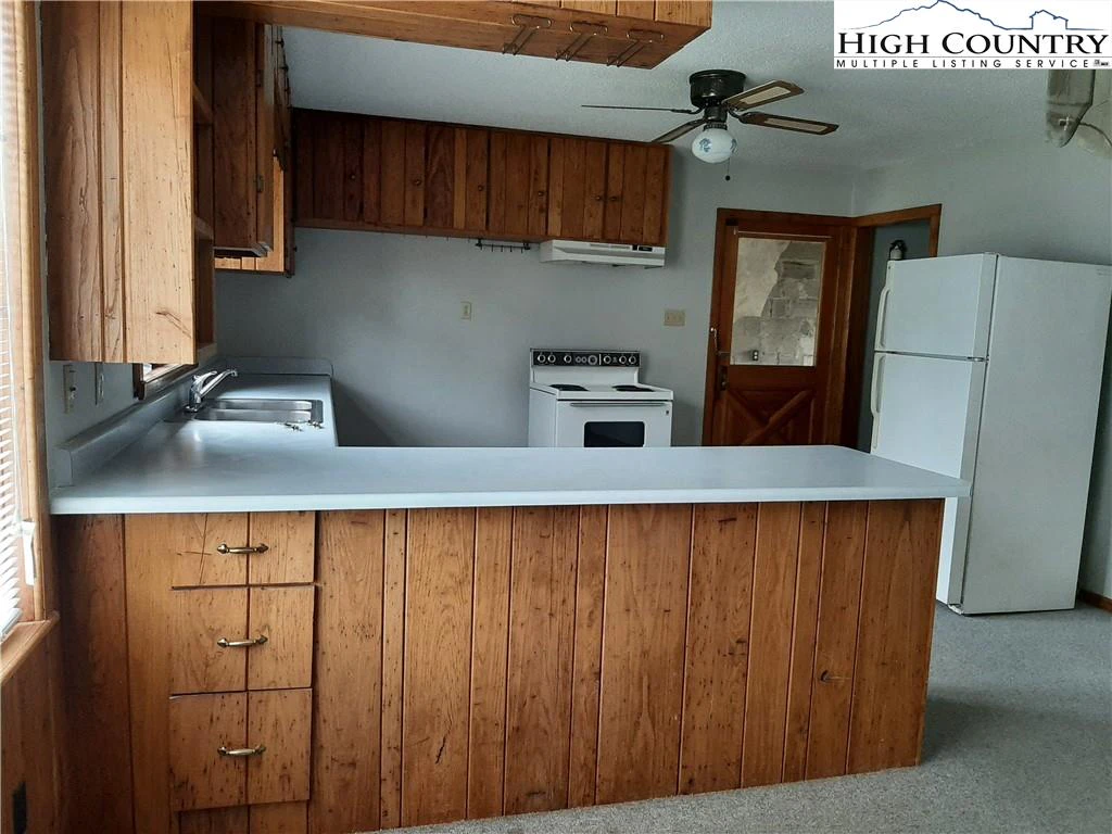 Image number 15 for the current listing