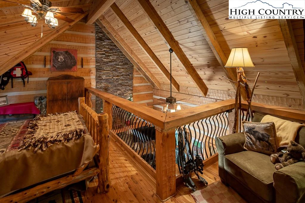 Image number 3 for the current listing