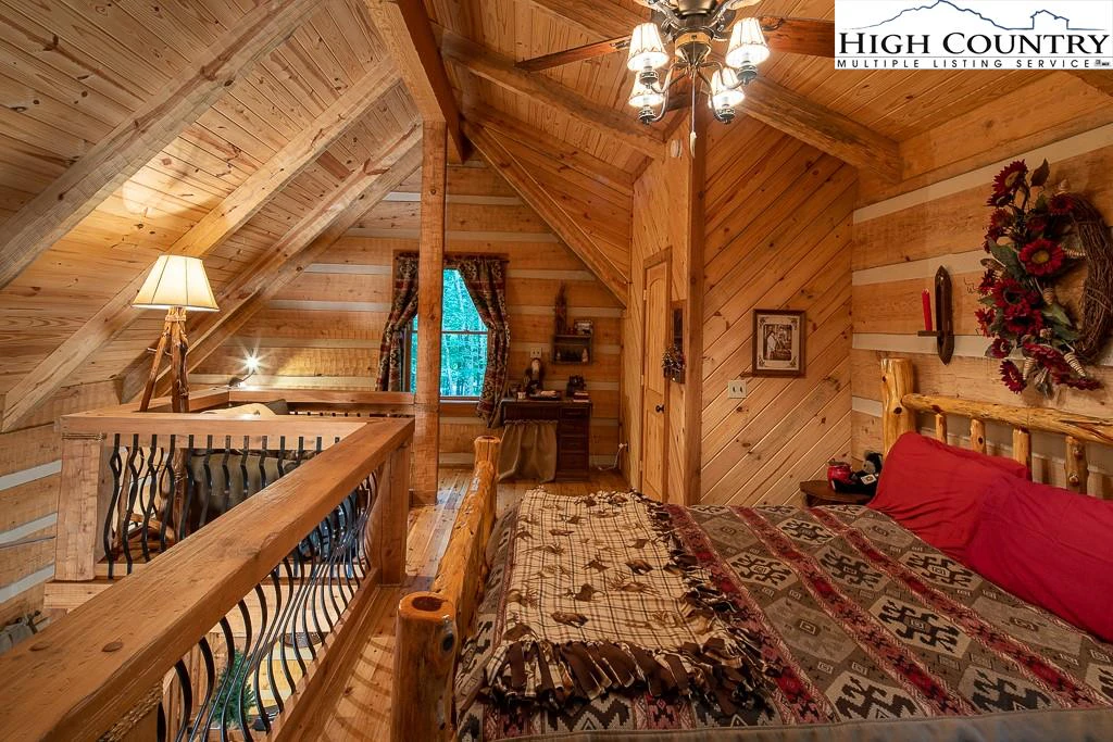 Image number 4 for the current listing