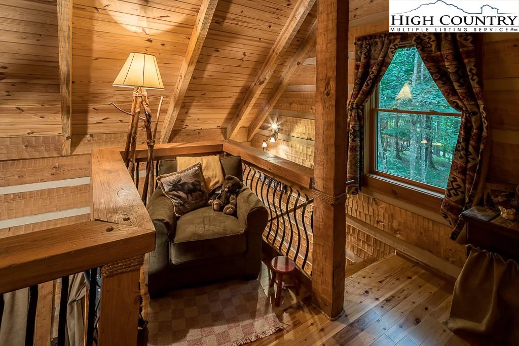 Image number 7 for the current listing
