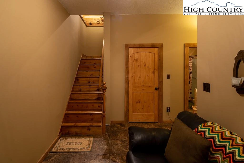 Image number 8 for the current listing