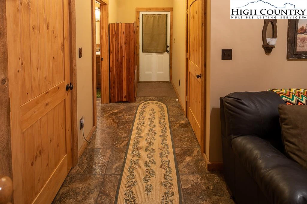 Image number 9 for the current listing