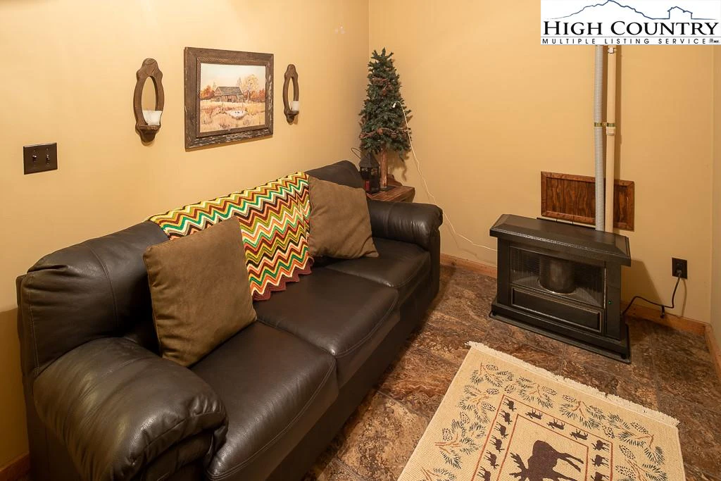Image number 10 for the current listing
