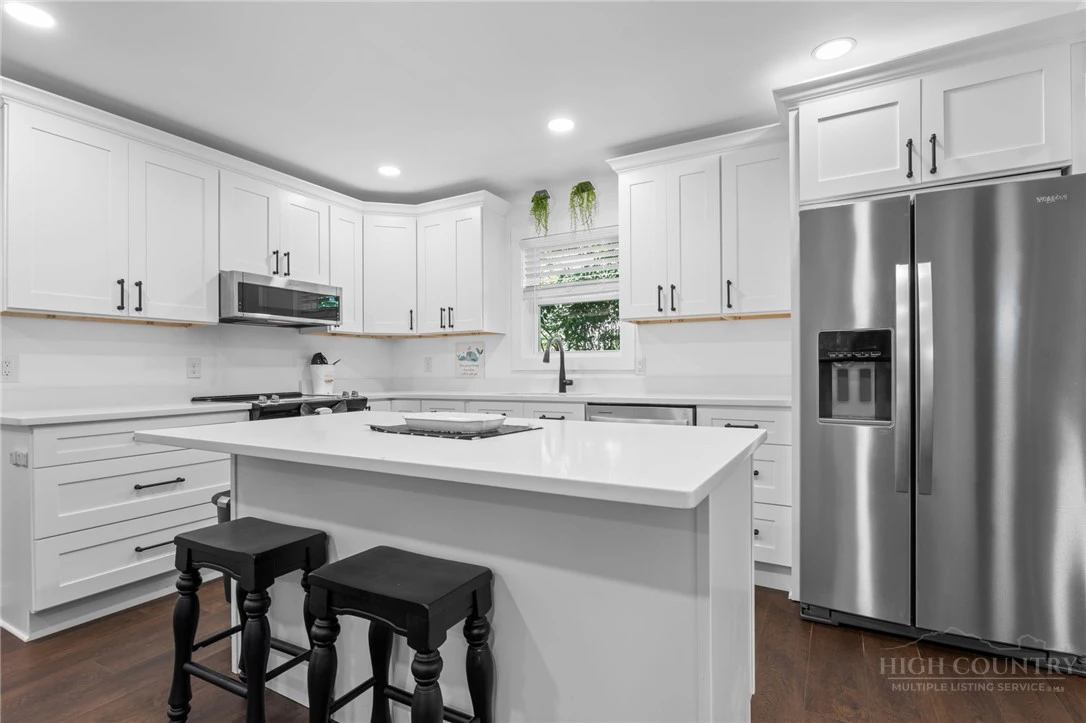 Image number 9 for the current listing