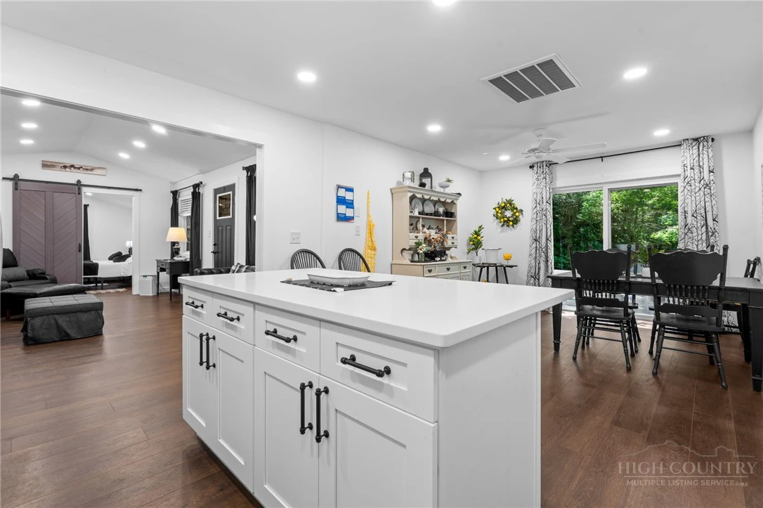 Image number 12 for the current listing