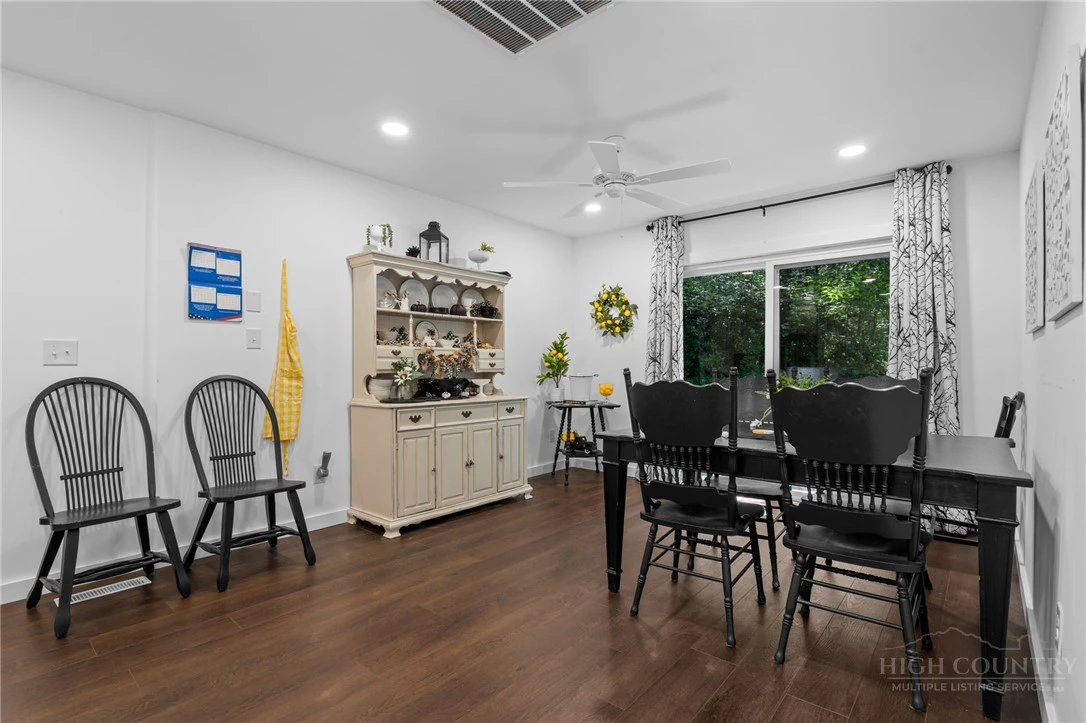 Image number 13 for the current listing