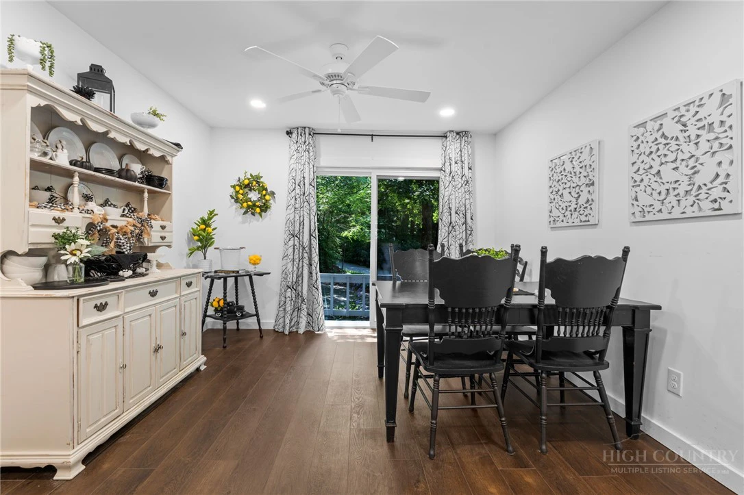 Image number 14 for the current listing