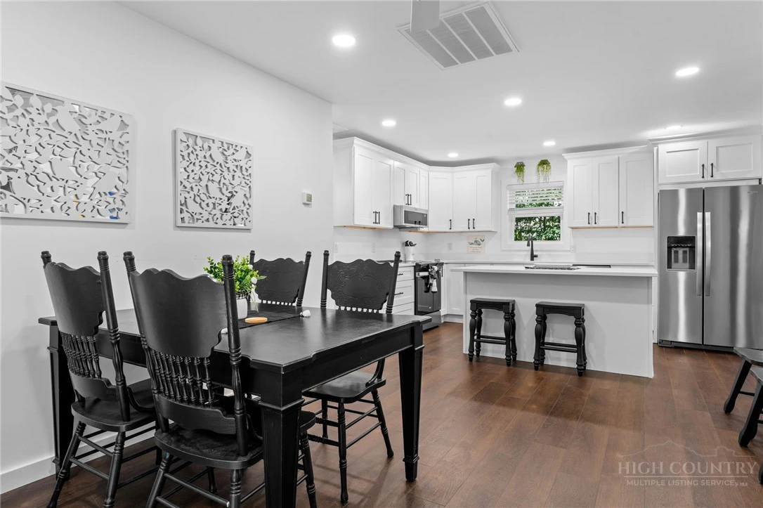 Image number 15 for the current listing