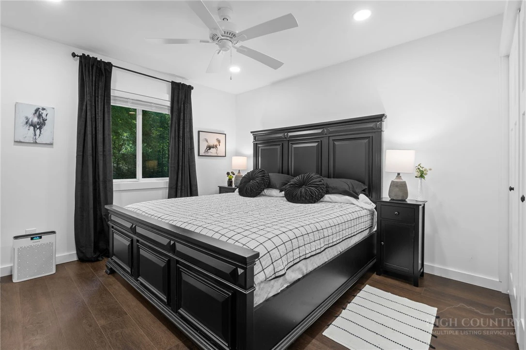 Image number 18 for the current listing