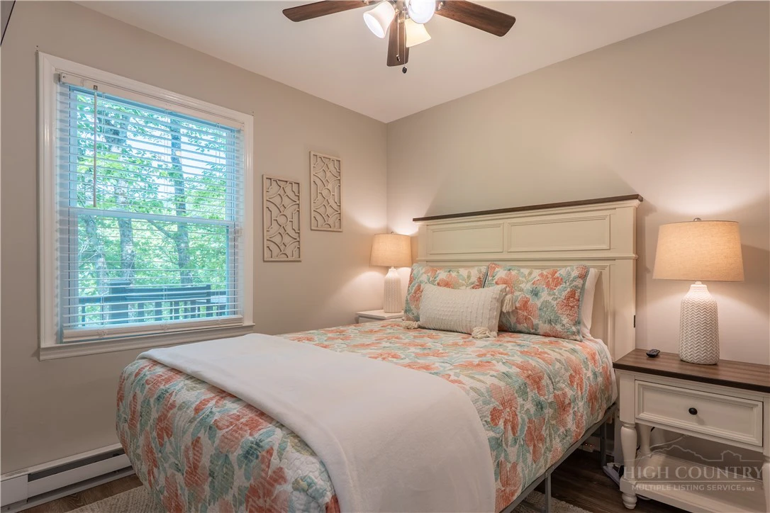 Image number 5 for the current listing