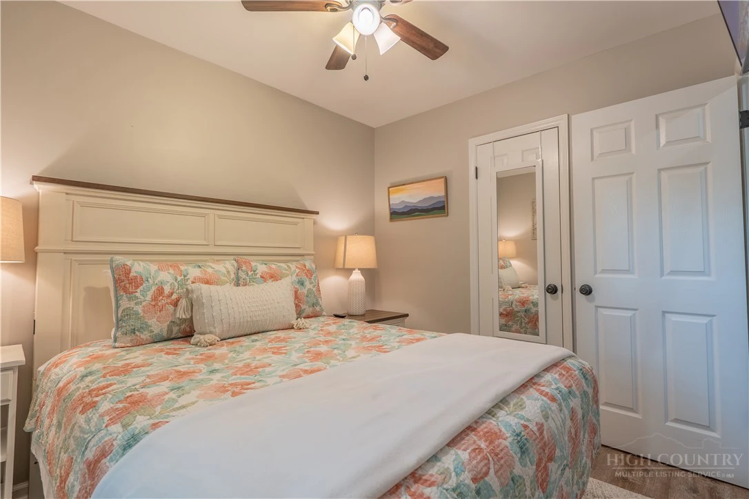Image number 6 for the current listing