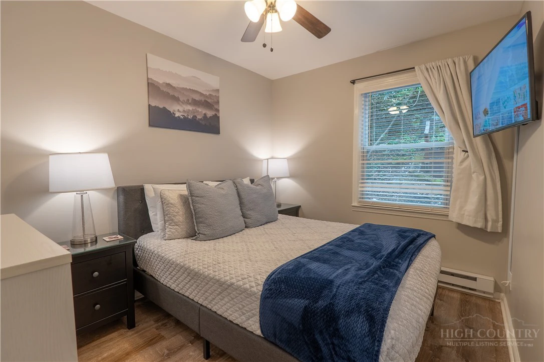 Image number 8 for the current listing