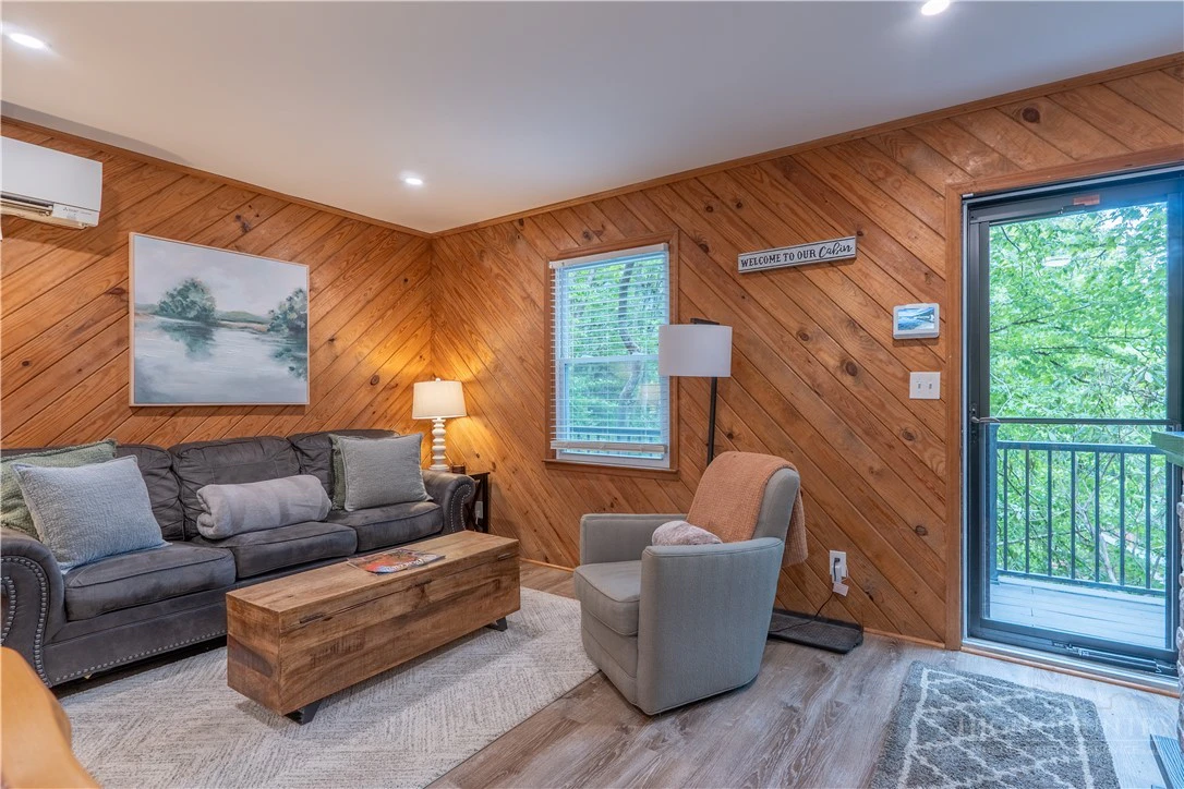 Image number 15 for the current listing