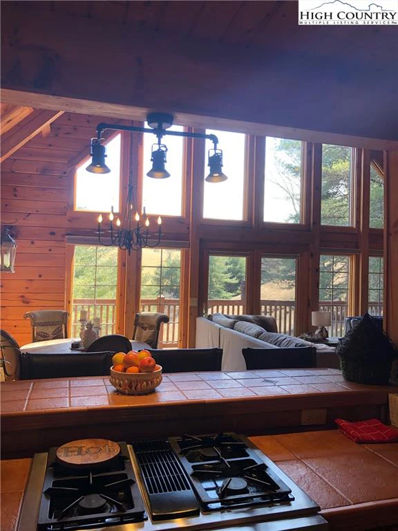 Image number 14 for the current listing