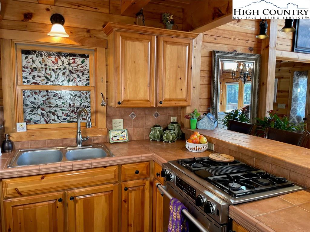 Image number 3 for the current listing