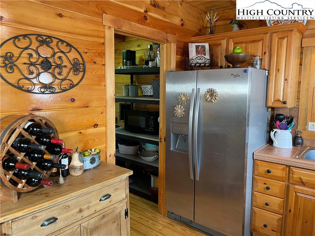 Image number 4 for the current listing