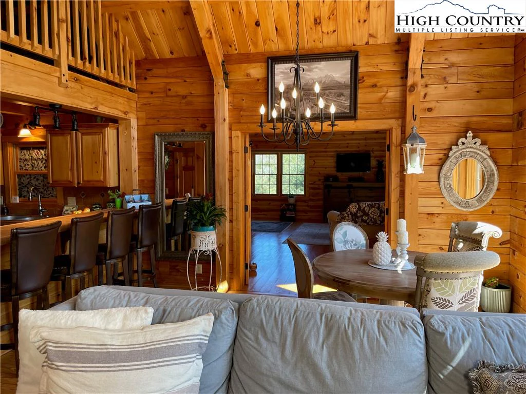 Image number 7 for the current listing