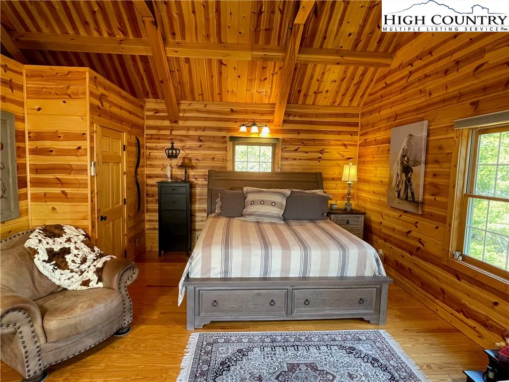 Image number 8 for the current listing