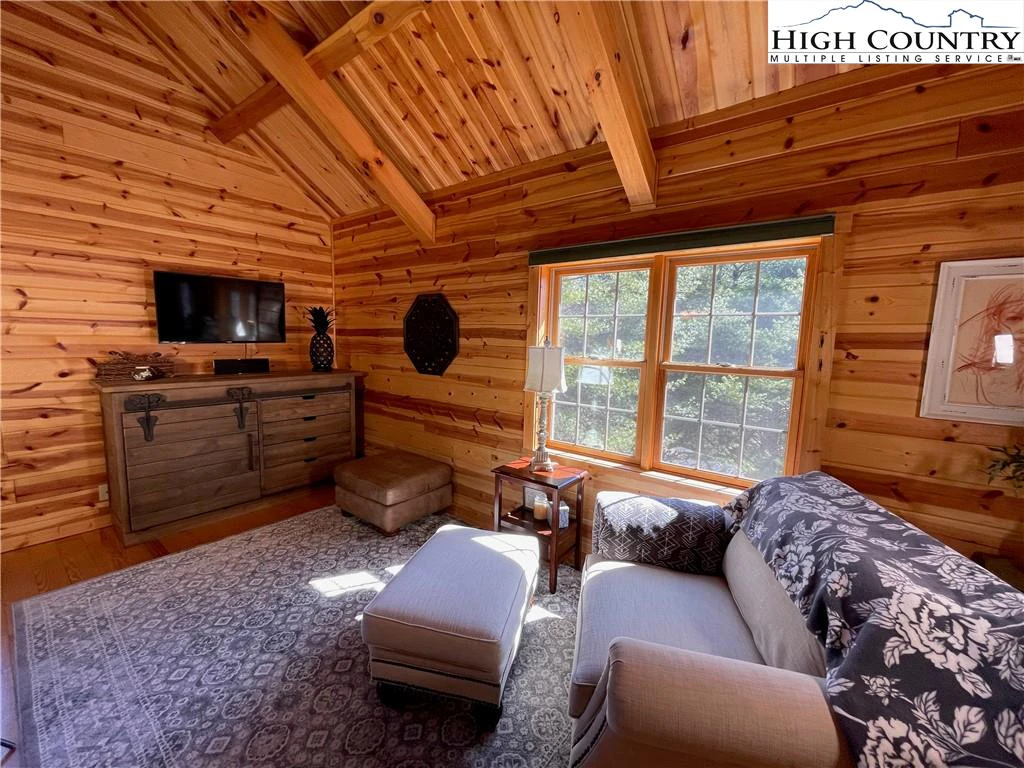 Image number 9 for the current listing