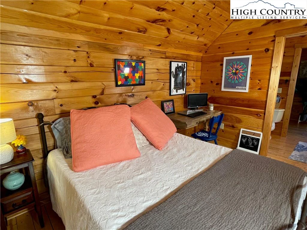 Image number 16 for the current listing