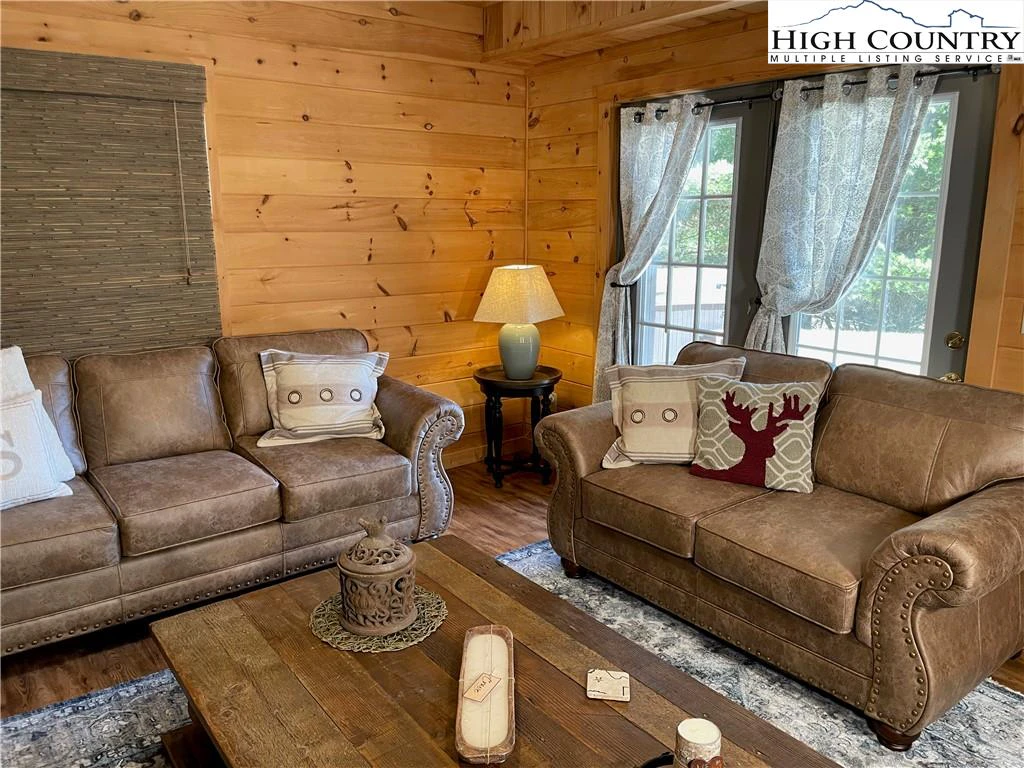 Image number 20 for the current listing