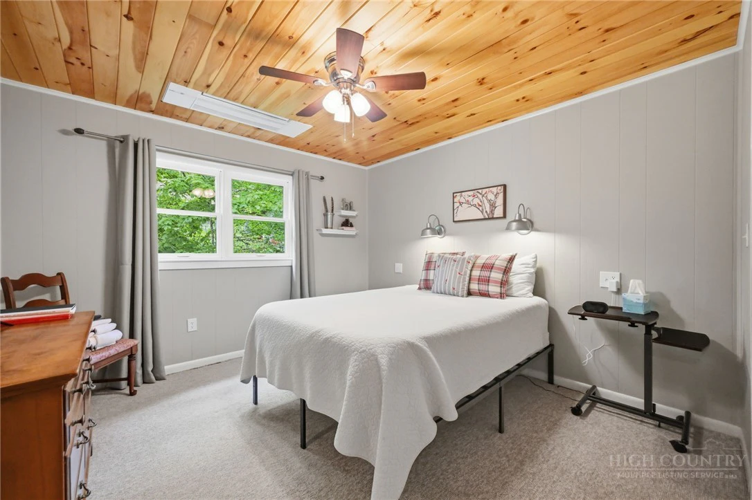 Image number 15 for the current listing