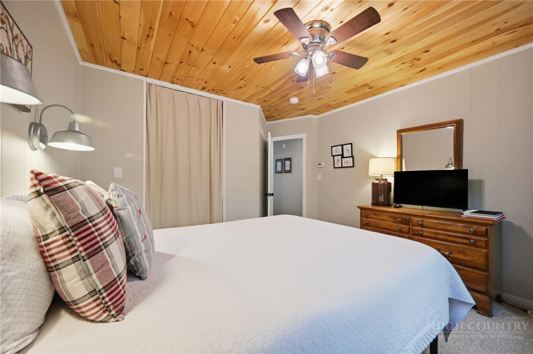 Image number 16 for the current listing