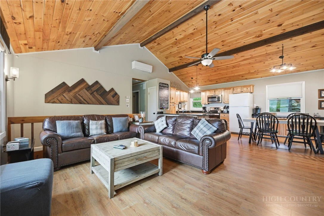 Image number 9 for the current listing