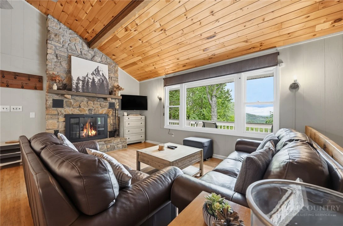 Image number 11 for the current listing
