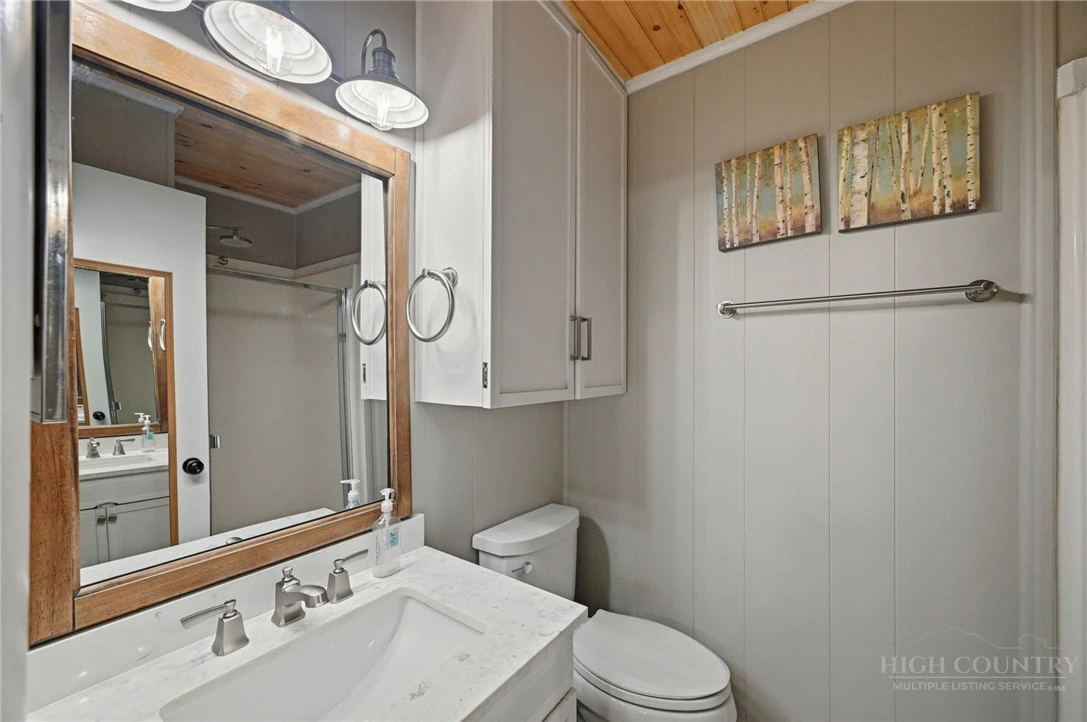 Image number 14 for the current listing