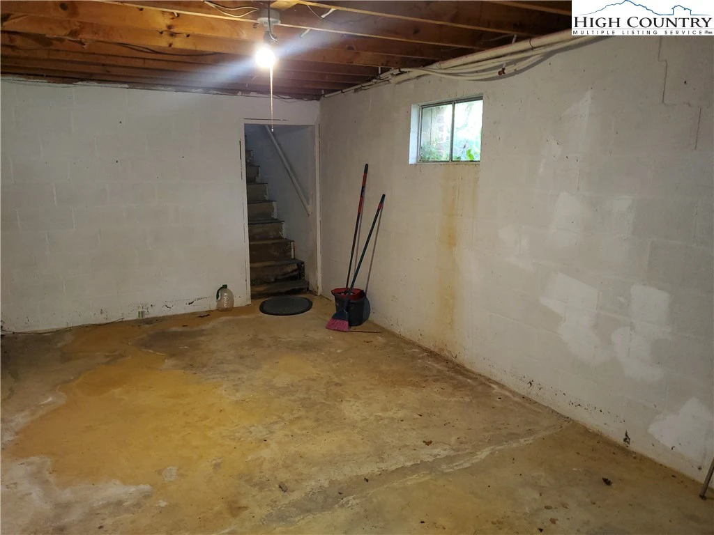 Image number 12 for the current listing