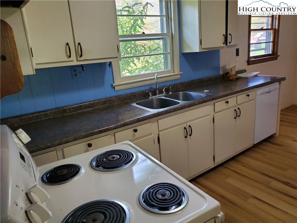 Image number 3 for the current listing