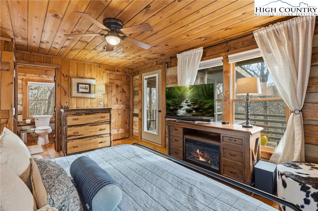 Image number 3 for the current listing