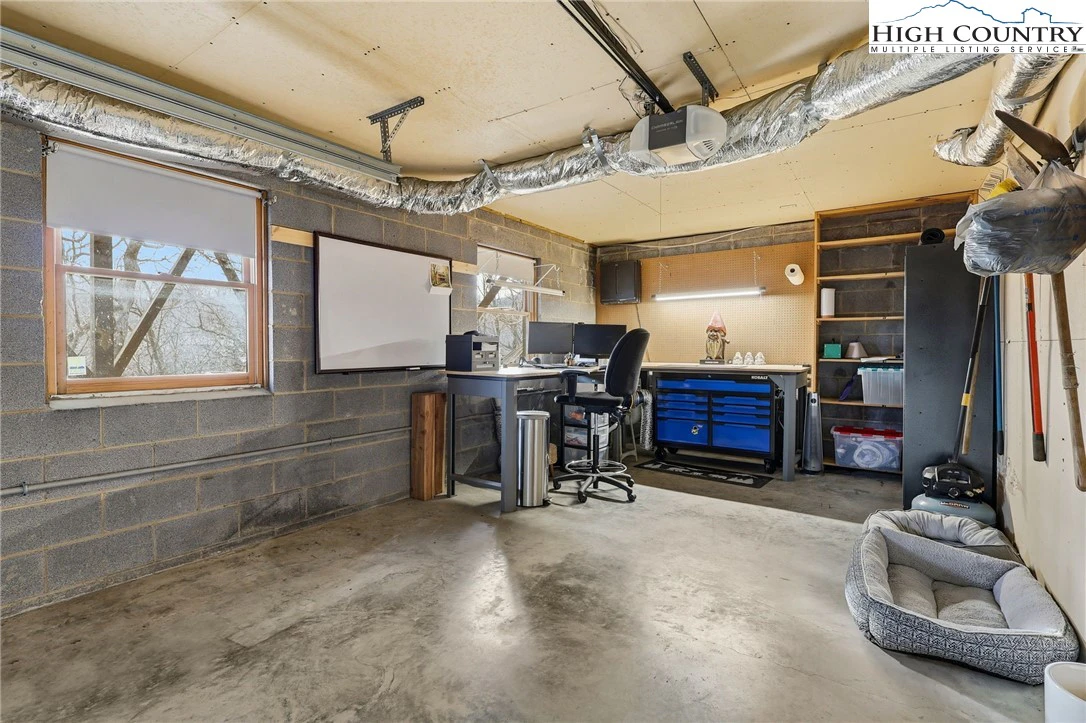 Image number 18 for the current listing