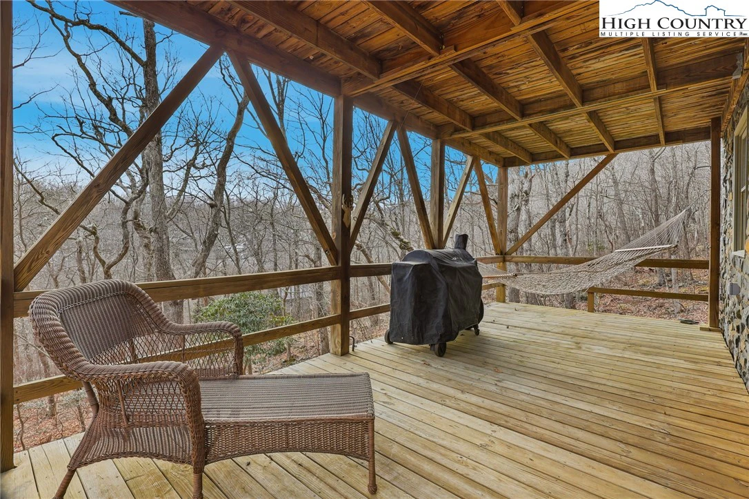 Image number 14 for the current listing