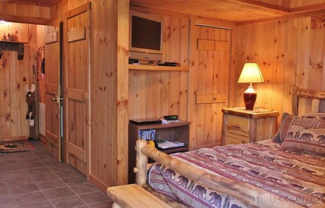 Image number 3 for the current listing