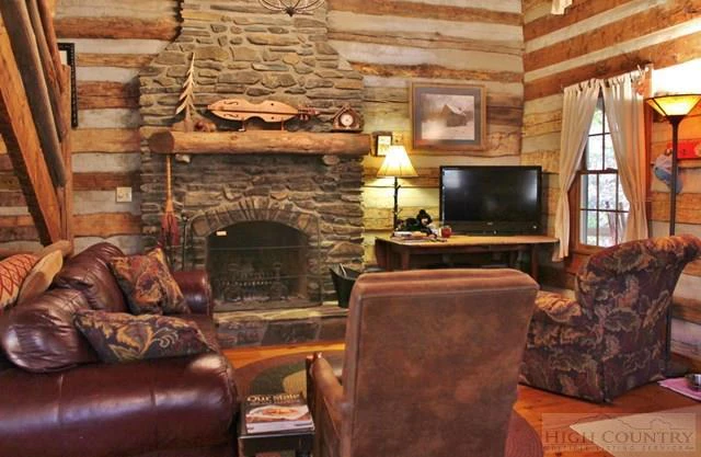 Image number 14 for the current listing