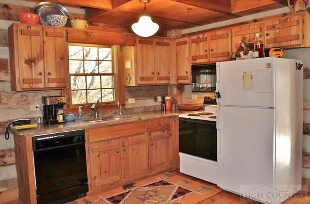 Image number 17 for the current listing