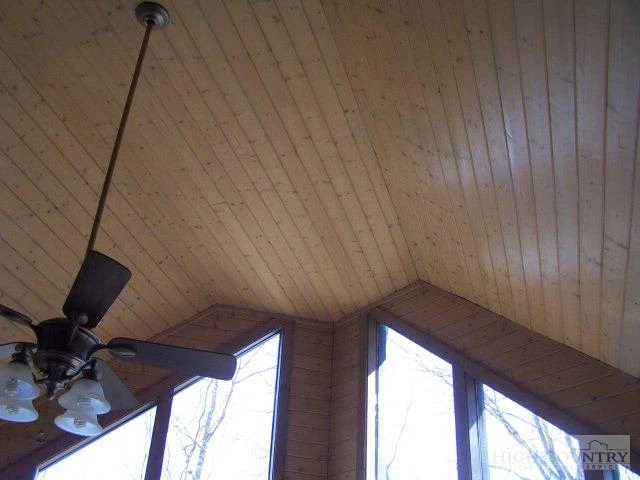Image number 18 for the current listing