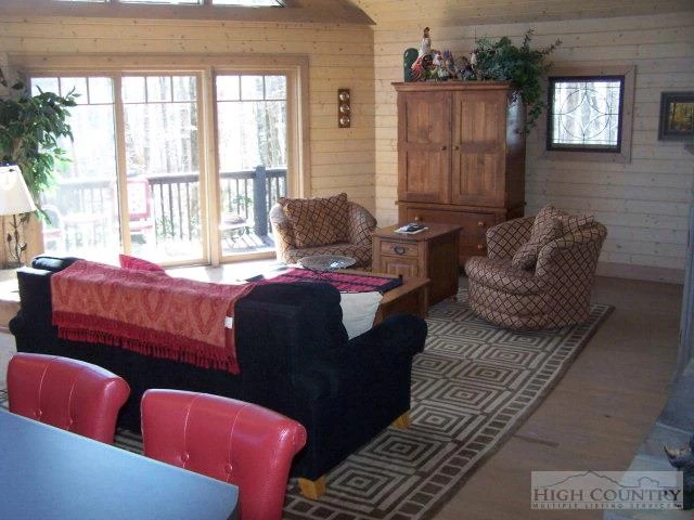 Image number 17 for the current listing