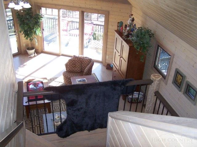 Image number 14 for the current listing